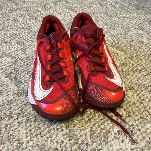 Nike Alpha Huarache Elite Men’s turfs size 9.  Great condition used condition.